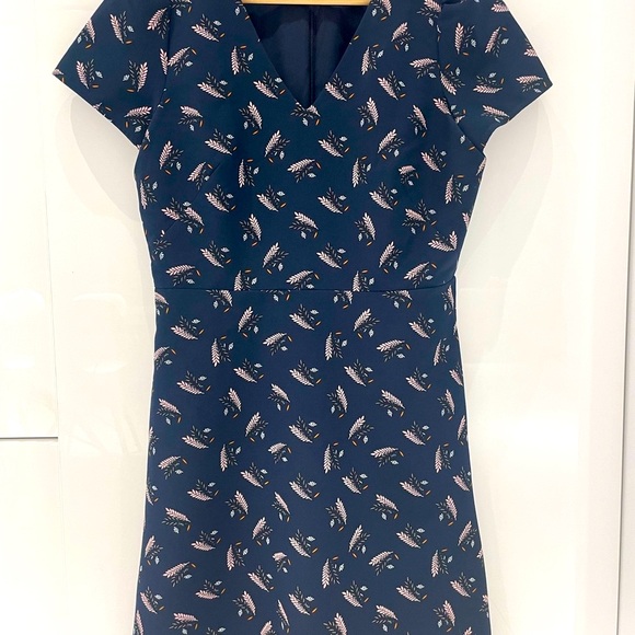 LOFT Floral V-Neck Short Sleeve Sheath Mini Navy Dress with Pockets Size 4P - Picture 6 of 15
